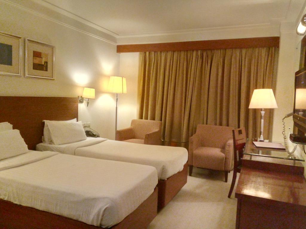 Hampshire Plaza Hotel Hyderabad Exterior foto