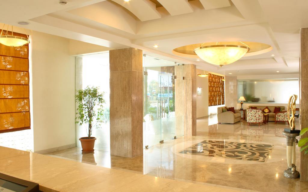 Hampshire Plaza Hotel Hyderabad Exterior foto