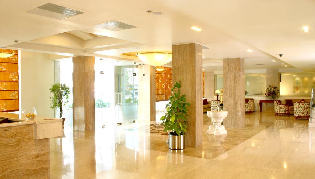 Hampshire Plaza Hotel Hyderabad Exterior foto