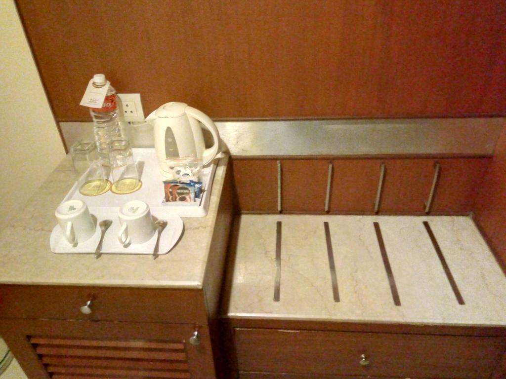 Hampshire Plaza Hotel Hyderabad Exterior foto