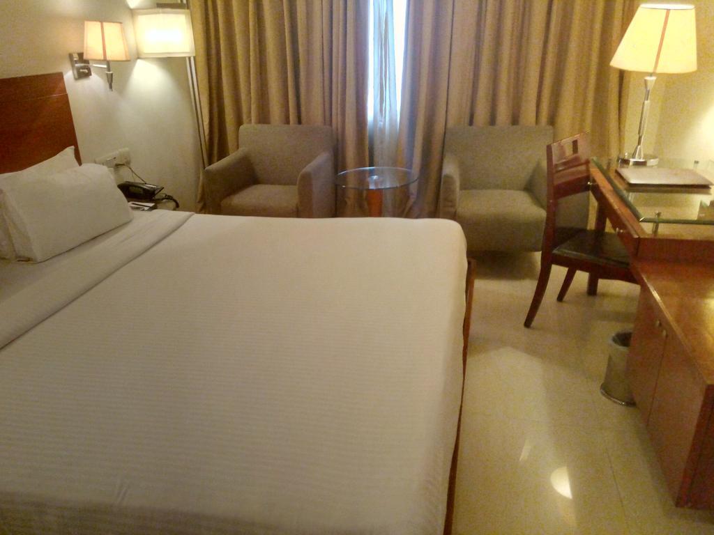 Hampshire Plaza Hotel Hyderabad Exterior foto