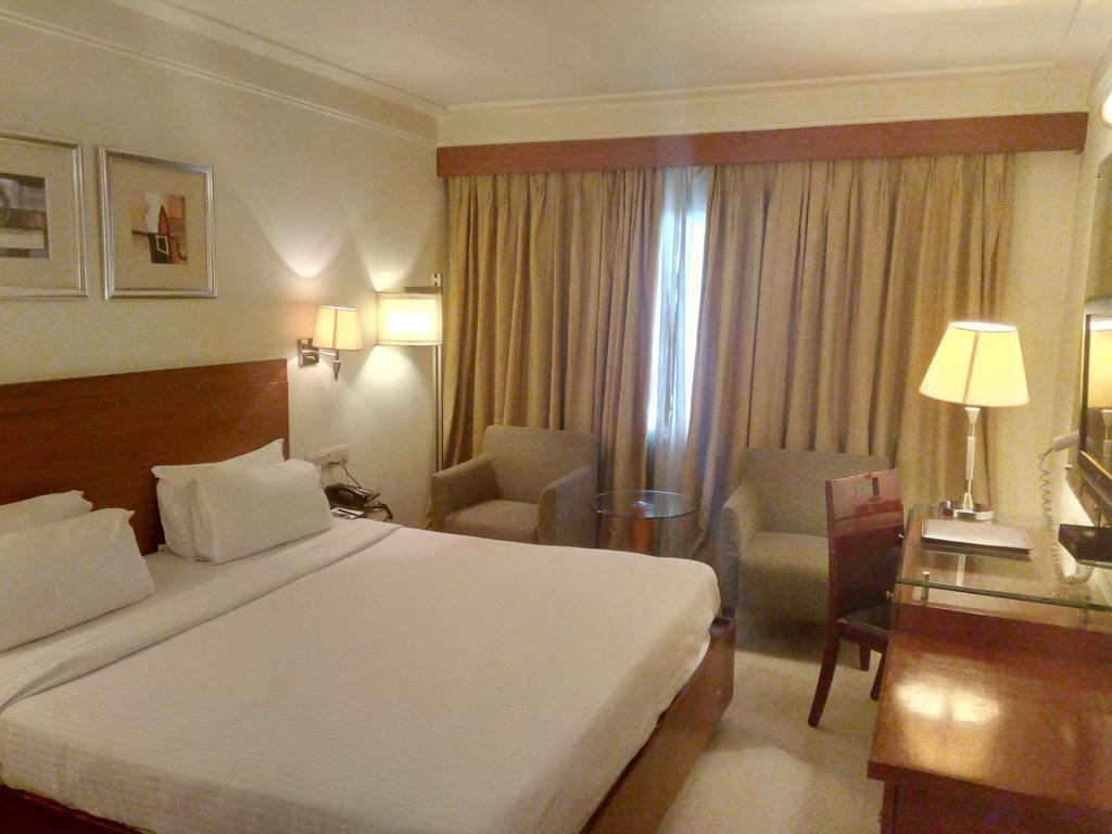 Hampshire Plaza Hotel Hyderabad Exterior foto