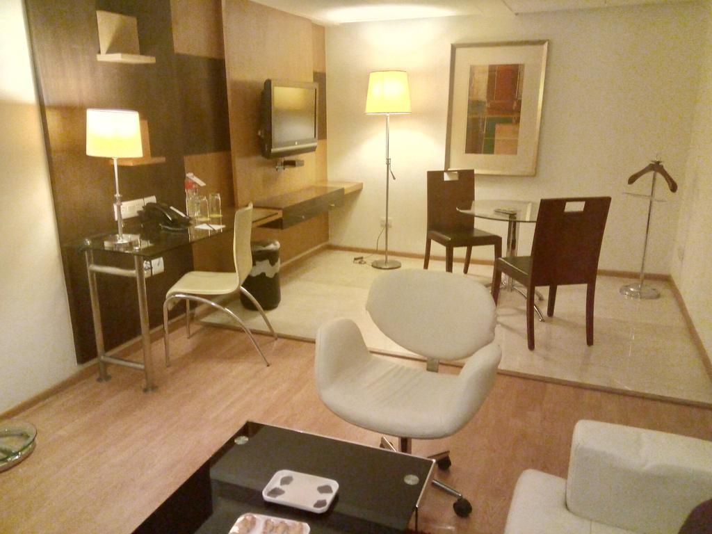 Hampshire Plaza Hotel Hyderabad Exterior foto