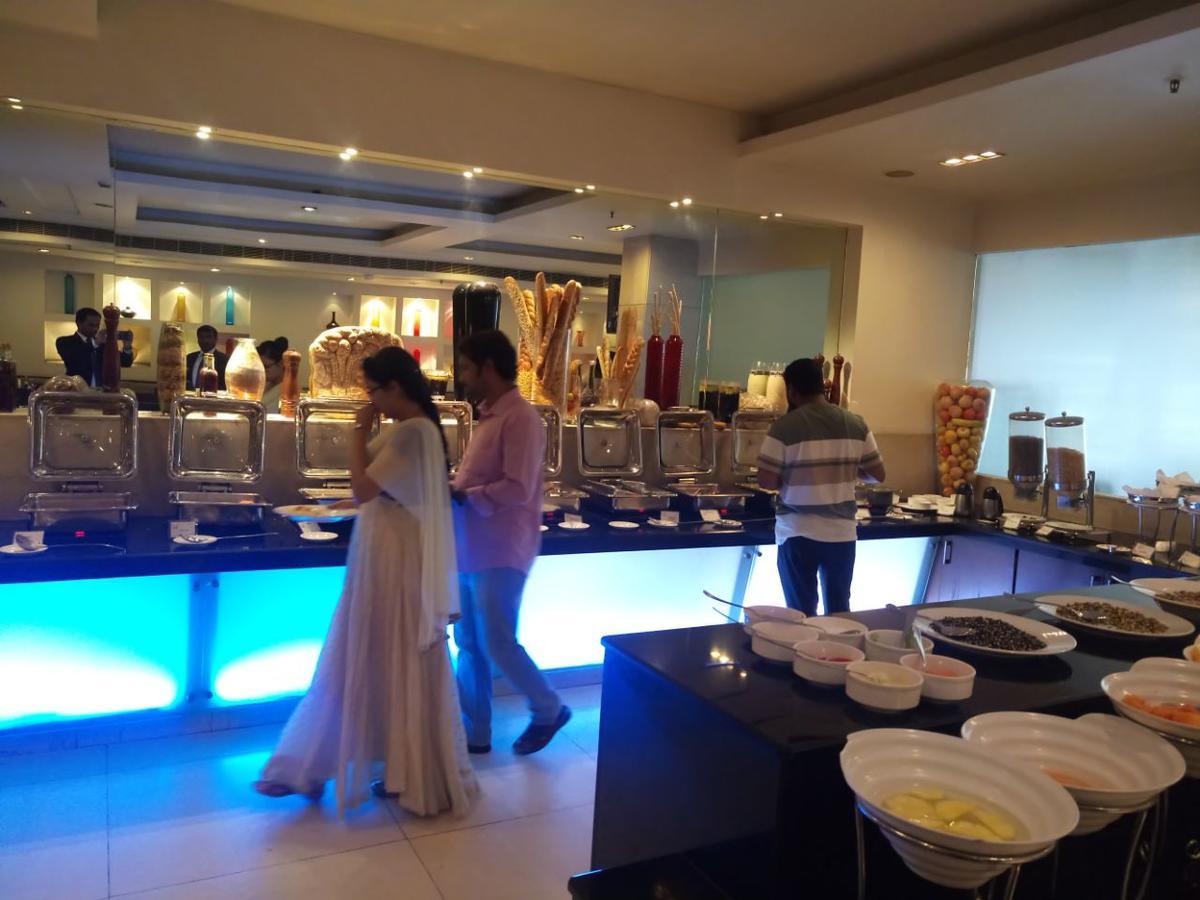 Hampshire Plaza Hotel Hyderabad Exterior foto