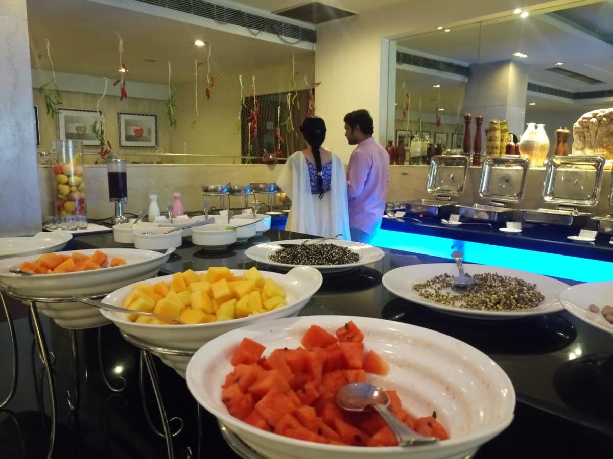 Hampshire Plaza Hotel Hyderabad Exterior foto