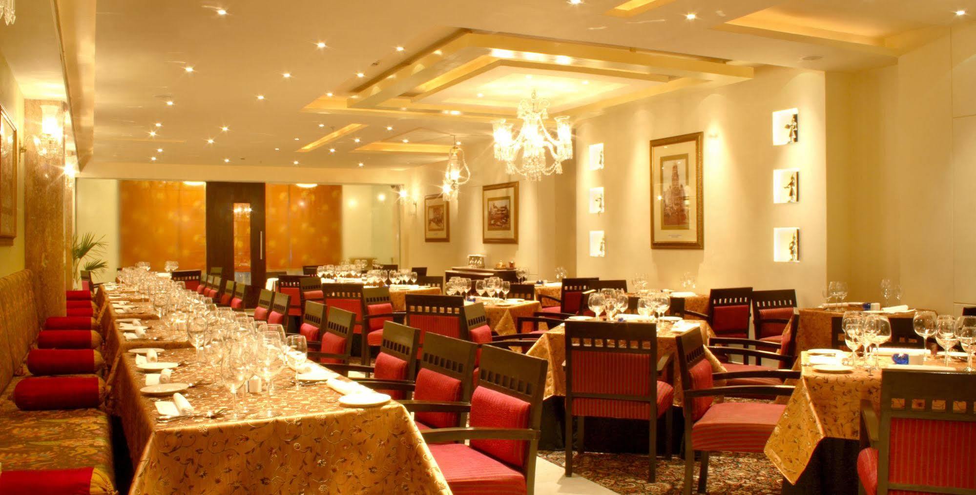 Hampshire Plaza Hotel Hyderabad Exterior foto