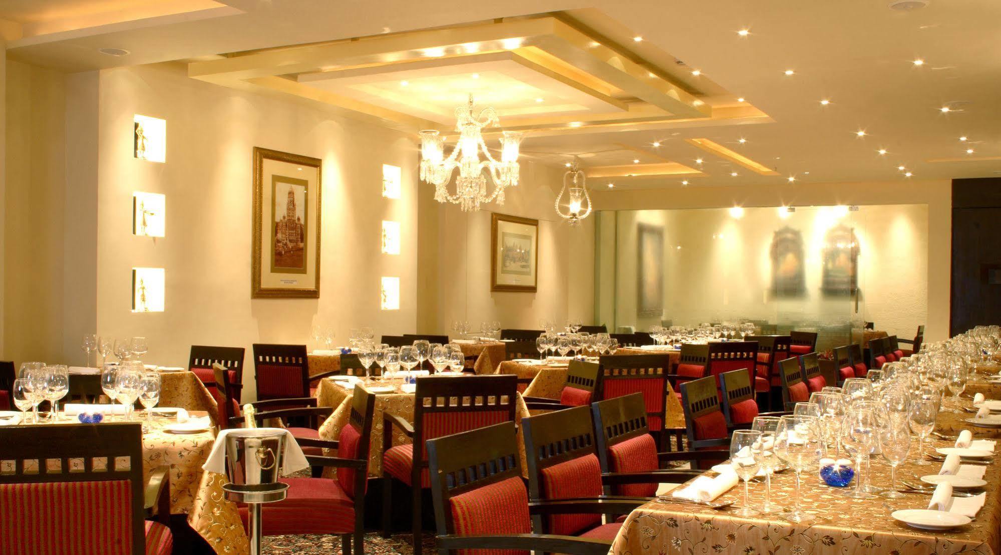 Hampshire Plaza Hotel Hyderabad Exterior foto